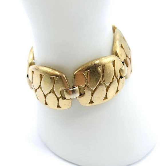 Crown Trifari Animal Print Wide Chunky Gold Tone - Picture 2 of 9